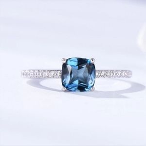 Beautiful Blue Topaz Ring. S7